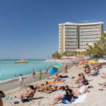 Taxa para entrada de turistas no litoral de São Paulo: impactos, polêmicas e o que muda na prática