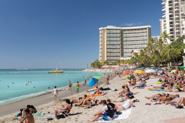 Taxa para entrada de turistas no litoral de São Paulo: impactos, polêmicas e o que muda na prática