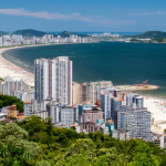 Santos se destaca como melhor cidade do litoral paulista para viver após os 60 anos