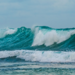 Ressaca e mar agitado colocam praias do Sul e Sudeste em alerta: como isso pode afetar sua viagem ao litoral?