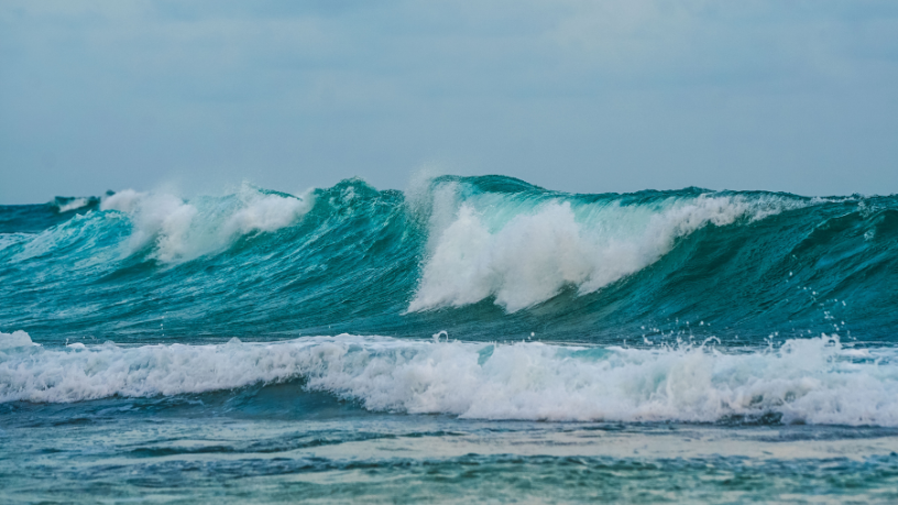 Ressaca e mar agitado colocam praias do Sul e Sudeste em alerta: como isso pode afetar sua viagem ao litoral?