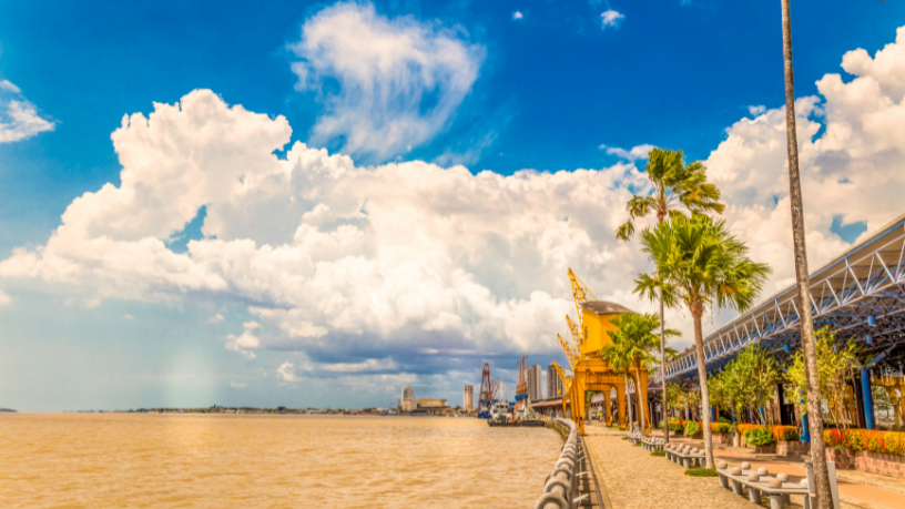 Praias brasileiras entram no centro do debate ambiental e turístico: o que muda para visitantes e cidades do litoral