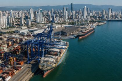 O Fenômeno Econômico do Litoral Catarinense: Como Conciliar Crescimento Industrial e Qualidade de Vida