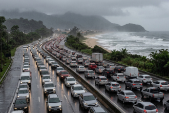 Feriado de 7 de Setembro no litoral de São Paulo terá trânsito intenso, chuva e cuidados extras nas praias