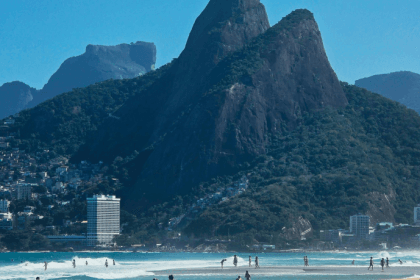 Tsunami meteorológico atinge litoral de Santa Catarina: o que turistas precisam saber antes de ir à praia