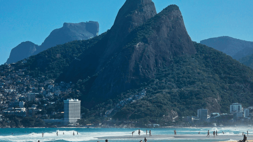 Tsunami meteorológico atinge litoral de Santa Catarina: o que turistas precisam saber antes de ir à praia